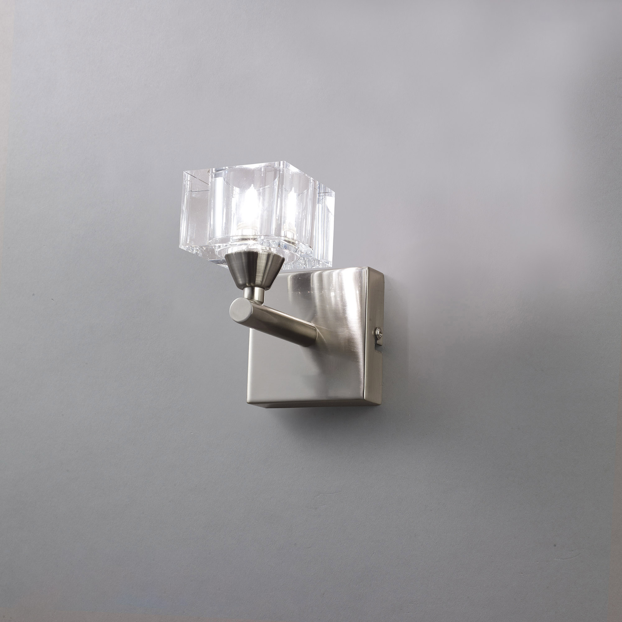 Cuadrax SN Wall Lights Mantra Armed Wall Lights Cuadrax SN Wall Lights Mantra Armed Wall Lights
